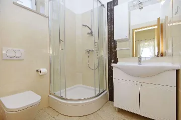 6-Bedroom Villa in Brsecine for Up to 12 Guests