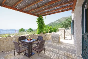 6-Bedroom Villa in Brsecine for Up to 12 Guests