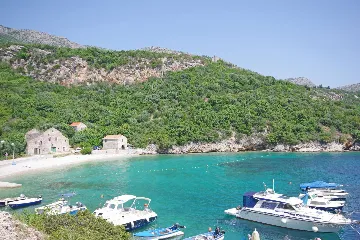 6-Bedroom Villa in Brsecine for Up to 12 Guests