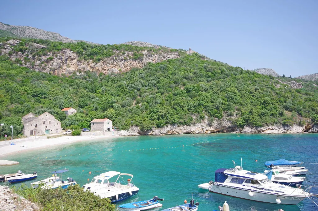 6-Bedroom Villa in Brsecine for Up to 12 Guests