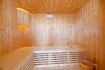 6-Bedroom Villa in Brsecine for Up to 12 Guests