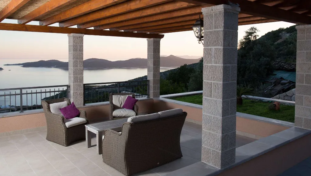 6-Bedroom Villa in Brsecine for Up to 12 Guests