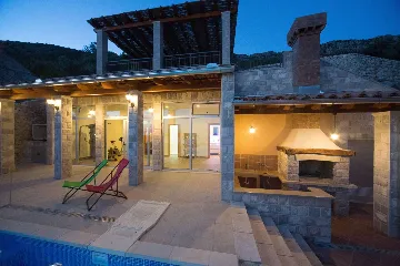 6-Bedroom Villa in Brsecine for Up to 12 Guests