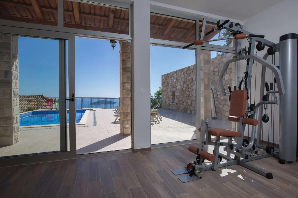 6-Bedroom Villa in Brsecine for Up to 12 Guests