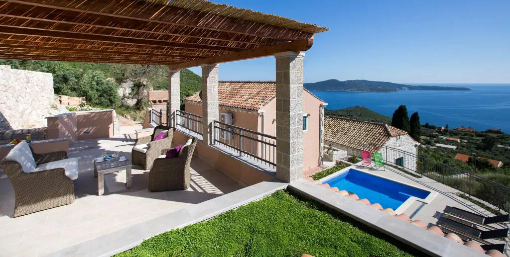 6-Bedroom Villa in Brsecine for Up to 12 Guests
