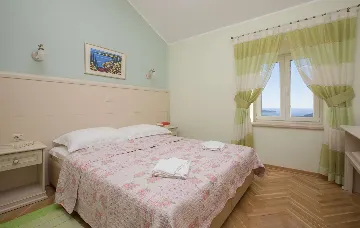 6-Bedroom Villa in Brsecine for Up to 12 Guests