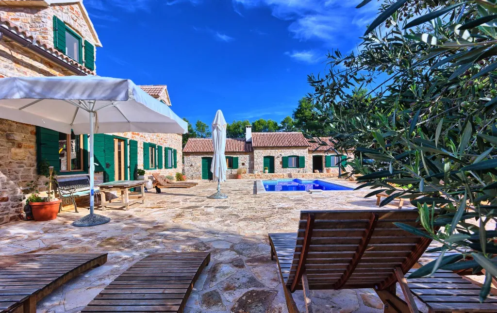 Villa in Stari Grad with Pool & Mountain Bikes