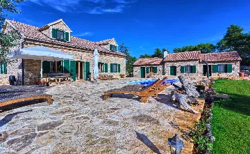 Villa in Stari Grad with Pool & Mountain Bikes