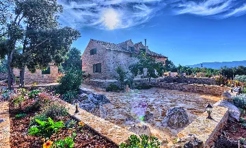 Villa in Stari Grad with Pool & Mountain Bikes