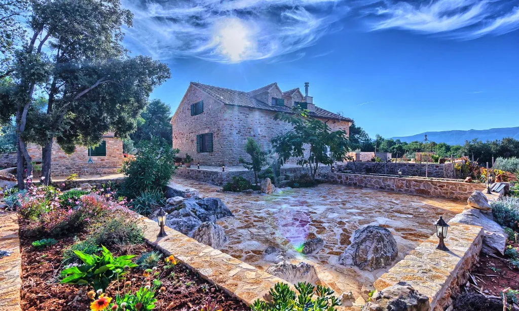 Villa in Stari Grad with Pool & Mountain Bikes
