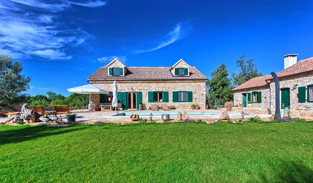 Villa in Stari Grad with Pool & Mountain Bikes