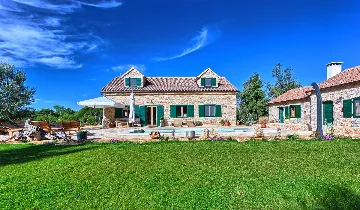 Villa in Stari Grad with Pool & Mountain Bikes
