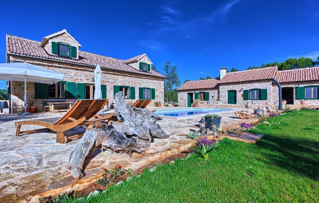 Villa in Stari Grad with Pool & Mountain Bikes