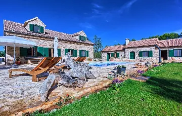 Villa in Stari Grad with Pool & Mountain Bikes