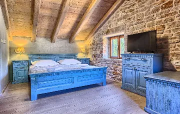 Villa in Stari Grad with Pool & Mountain Bikes