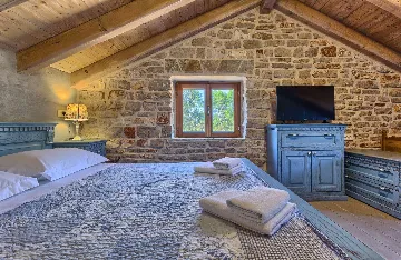 Villa in Stari Grad with Pool & Mountain Bikes