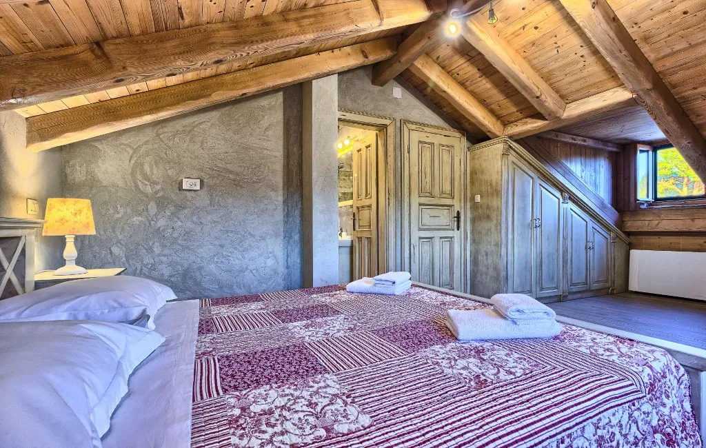 Villa in Stari Grad with Pool & Mountain Bikes