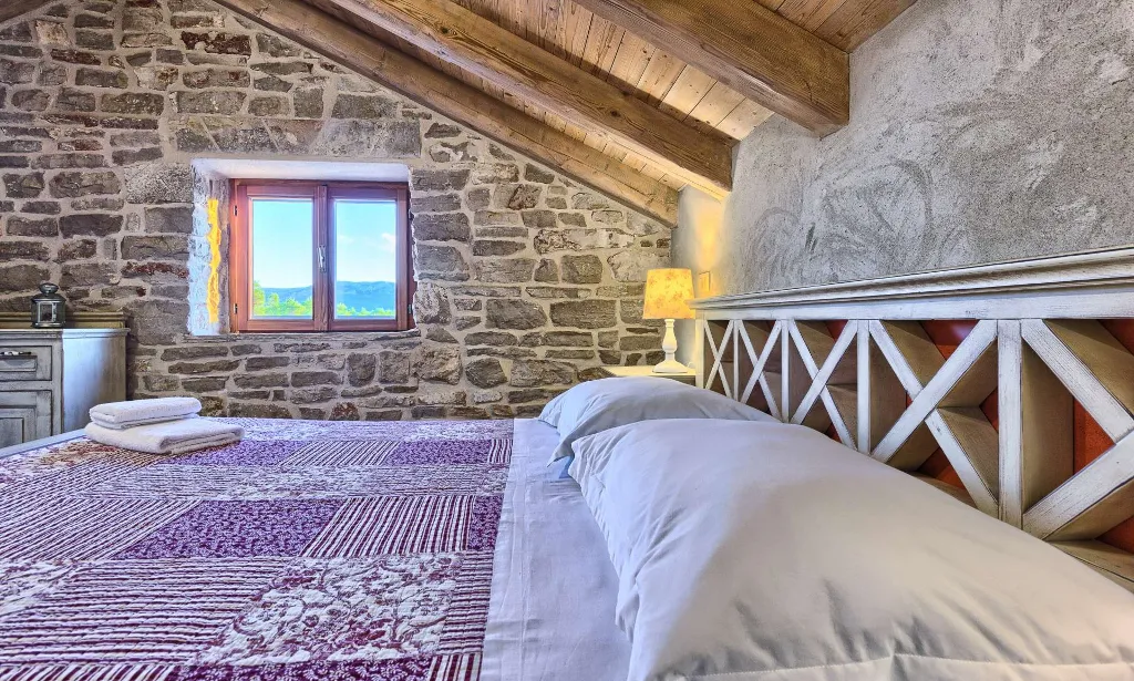 Villa in Stari Grad with Pool & Mountain Bikes