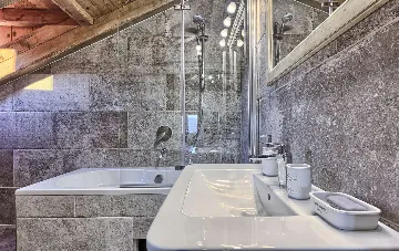 Villa in Stari Grad with Pool & Mountain Bikes