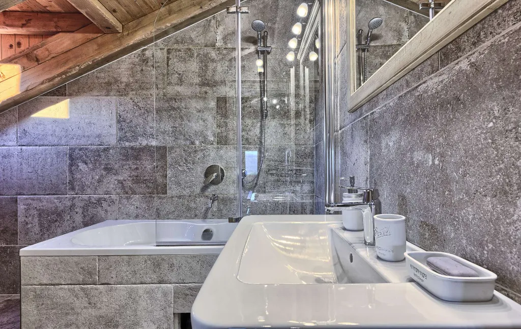 Villa in Stari Grad with Pool & Mountain Bikes