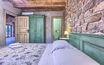 Villa in Stari Grad with Pool & Mountain Bikes