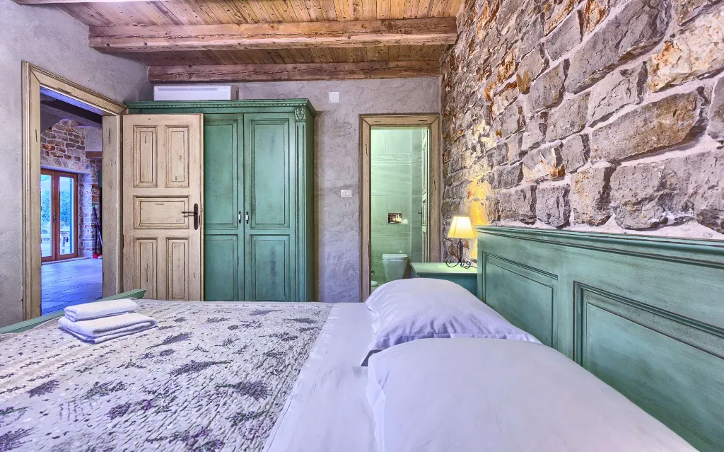 Villa in Stari Grad with Pool & Mountain Bikes