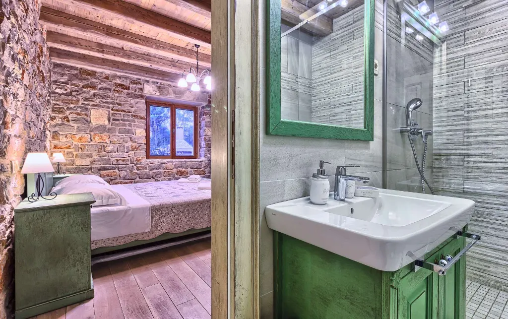 Villa in Stari Grad with Pool & Mountain Bikes