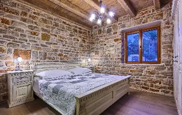 Villa in Stari Grad with Pool & Mountain Bikes