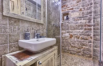 Villa in Stari Grad with Pool & Mountain Bikes