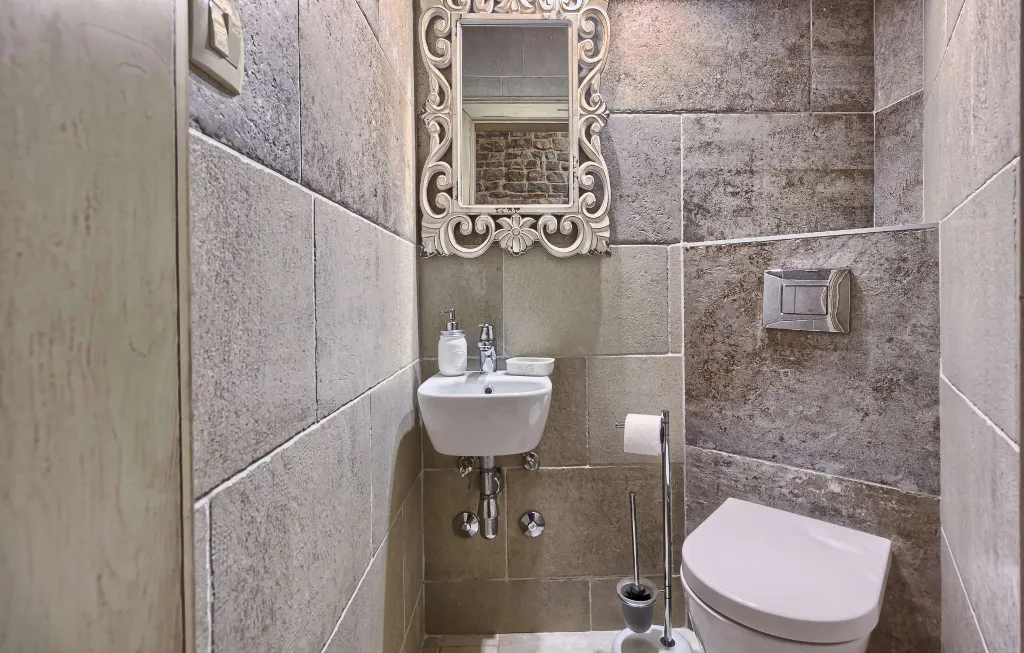 Villa in Stari Grad with Pool & Mountain Bikes