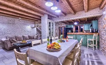 Villa in Stari Grad with Pool & Mountain Bikes