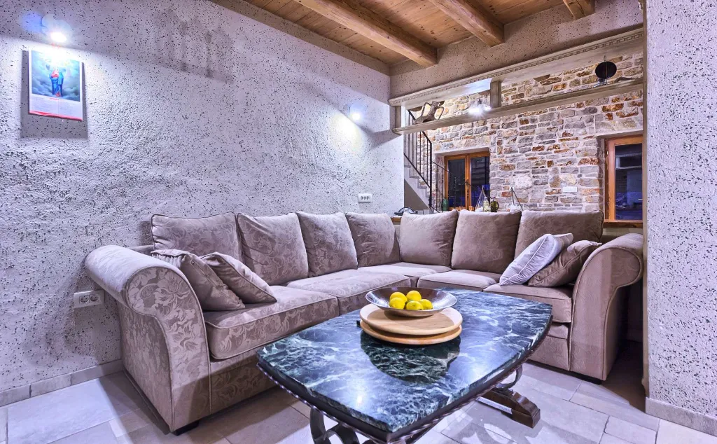 Villa in Stari Grad with Pool & Mountain Bikes