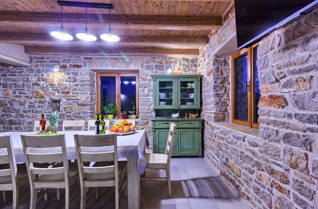 Villa in Stari Grad with Pool & Mountain Bikes