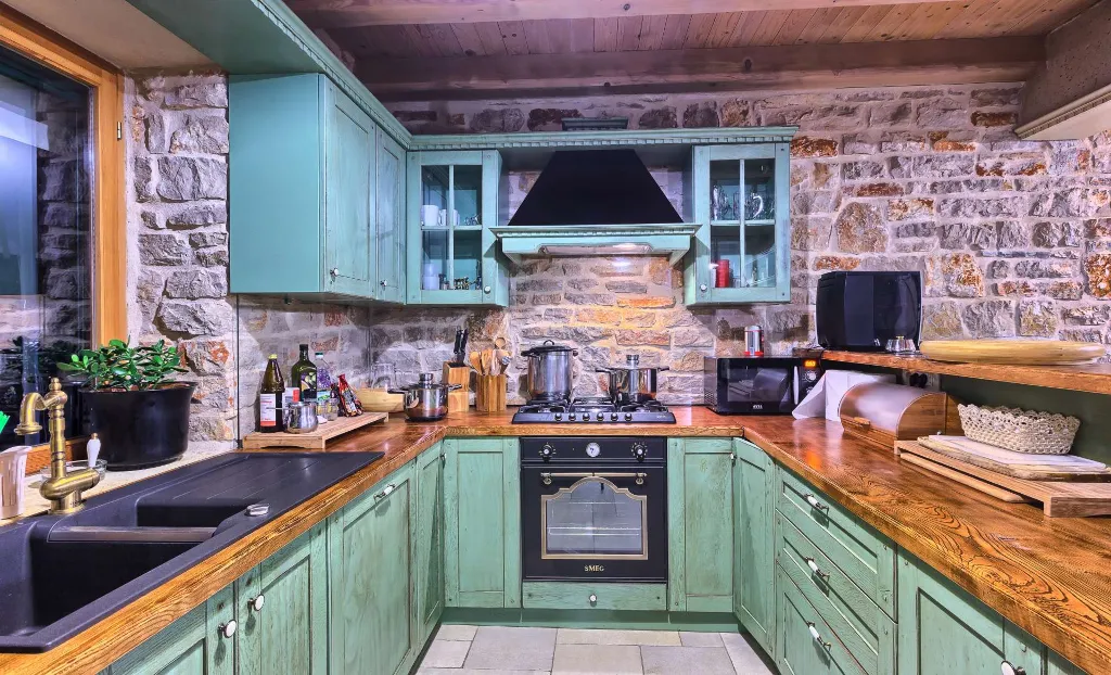 Villa in Stari Grad with Pool & Mountain Bikes