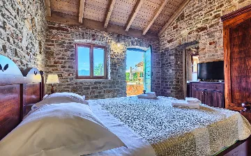 Villa in Stari Grad with Pool & Mountain Bikes