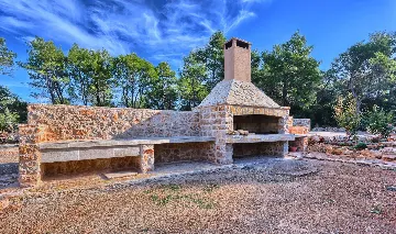 Villa in Stari Grad with Pool & Mountain Bikes