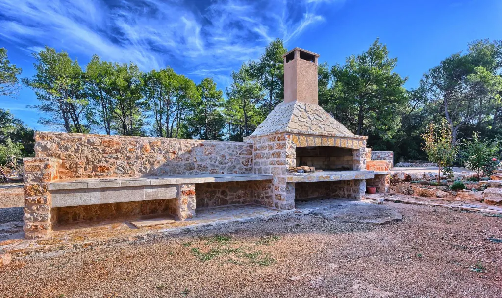 Villa in Stari Grad with Pool & Mountain Bikes