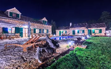 Villa in Stari Grad with Pool & Mountain Bikes