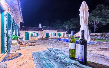 Villa in Stari Grad with Pool & Mountain Bikes