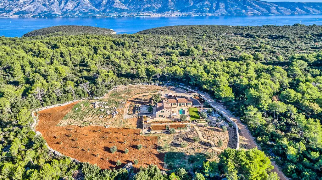 Villa in Stari Grad with Pool & Mountain Bikes
