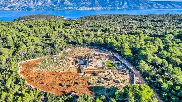 Villa in Stari Grad with Pool & Mountain Bikes