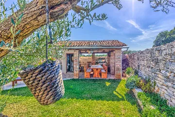 4-Bedroom Villa with Private Pool in Krmed