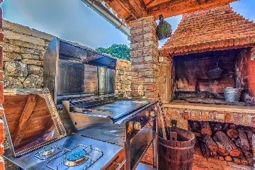 4-Bedroom Villa with Private Pool in Krmed