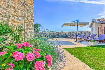 4-Bedroom Villa with Private Pool in Krmed