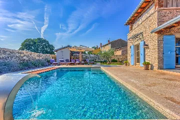 4-Bedroom Villa with Private Pool in Krmed