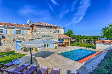4-Bedroom Villa with Private Pool in Krmed