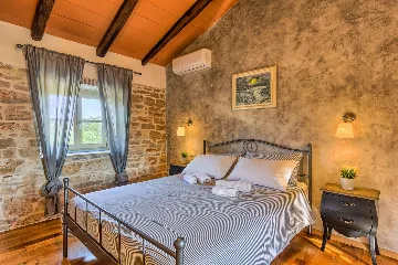 4-Bedroom Villa with Private Pool in Krmed