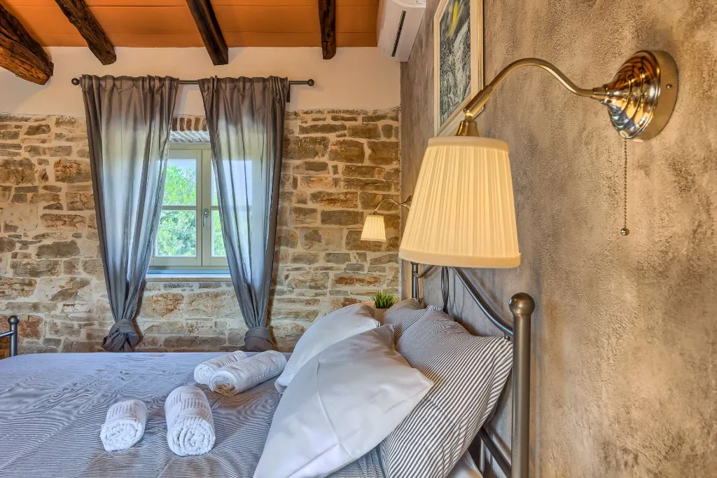 4-Bedroom Villa with Private Pool in Krmed
