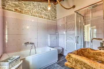 4-Bedroom Villa with Private Pool in Krmed