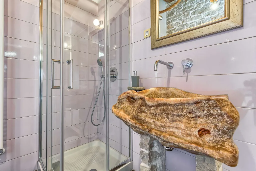 4-Bedroom Villa with Private Pool in Krmed
